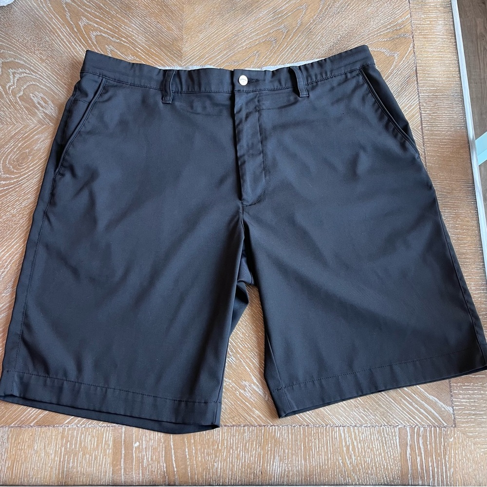 Callaway Men’s Black Flat Front Golf Shorts size 36